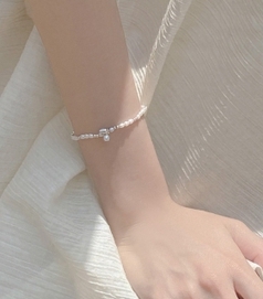 attrangs-手鏈<br>아뜨랑스-아뜨랑스 - ac5065 은은하게 빛나는 진주볼 디자인의 하트 포인트 밴딩 브레이슬릿 bracelet
